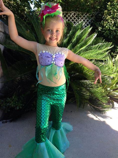 Les enfants peuvent choisir parmi une variété de costumes d'Ariel La Petite Sirène